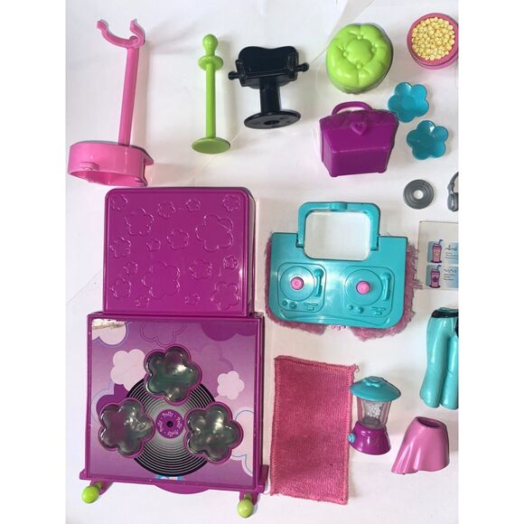 Vintage Polly Pocket Club Groove: Polly & Shani with Par-tay Bus (2004) - Picture 2 of 3